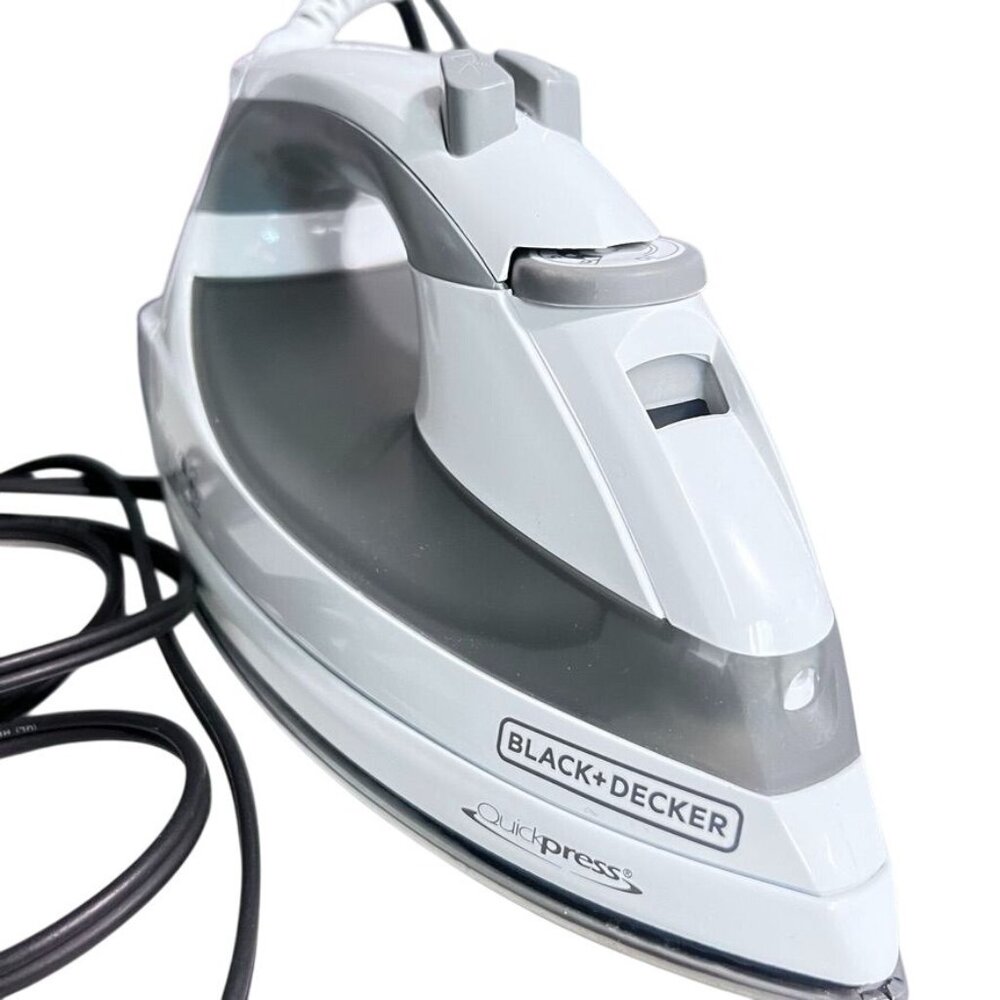 Black Decker QuickPress Steam Iron F976 Type 1 120V 1200W Auto-Off SS Soleplate